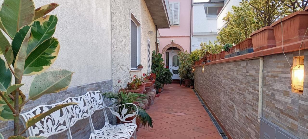 Lovely House Near The Beach トッレ・デル・ラーゴ・プッチーニ エクステリア 写真